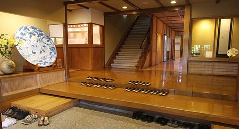 Japanese Genkan, Japanese Foyer, Japanese Hallway, Japanese Home Interior, Japanese Home Design, Traditional Japanese House, Japan Trip, Japanese Interior, Japanese Architecture