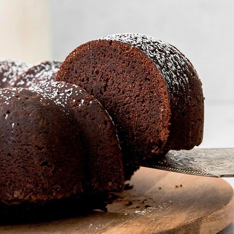 Chocolate Bundt Cake Beetroot Chocolate Cake, Chocolate Bundt Cake Recipe, Lemon Blueberry Bundt Cake, Chocolate Zucchini Cake, Chocolate Bundt, Bundt Cake Recipe, Lemon Bundt Cake, Chocolate Chip Cake, Chocolate Bundt Cake