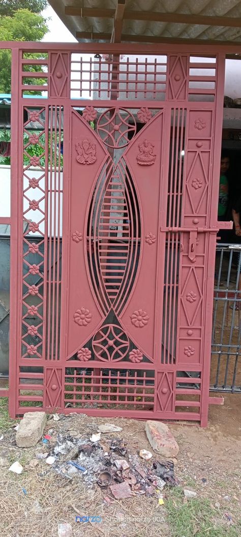 Fancy Gate, Modern Steel Gate Design, Exterior Door Designs, Window Grill Design Modern, Front Wall Design, Jaali Design, Grill Gate Design, Metal Doors Design, Iron Door Design