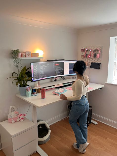 Software Engineer Office, Home Office Color Scheme, Chic Home Office Ideas, Home Office Ideas For Two, Home Office Lighting Ideas, Creative Home Office Ideas, White Standing Desk, Kawaii Office, Chic Home Office