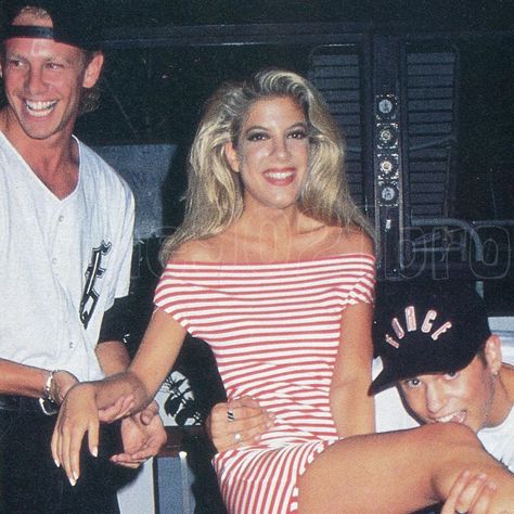 Tori Spelling 90s, Ian Ziering, Jason Priestley, Brian Austin Green, Jennie Garth, Luke Perry, Tori Spelling, Beverly Hills 90210, 19th Birthday