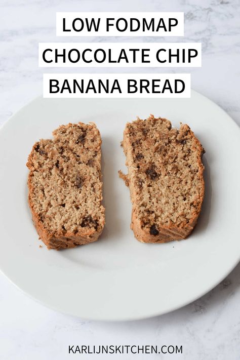 A simple low FODMAP chocolate chip banana bread! The perfect healthy snack to take with you on the go. Easy to freeze #FODMAP #lowfodmap #lactosefree Low Fodmap Chocolate, Low Fodmap Snack, Low Fodmap Desserts, Fodmap Desserts, Fodmap Breakfast, Cake Courgette, Low Fodmap Snacks, Fodmap Friendly Recipes, Fodmap Snacks