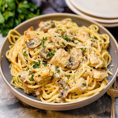 Crockpot Chicken Tetrazzini, Slow Cooker Chicken Stroganoff, Comfort Pasta Dishes, Easy Chicken Tetrazzini, Crockpot Chicken Alfredo, Chicken Tetrazzini Recipes, Comfort Pasta, Chicken Tetrazzini, Easy Slow Cooker Chicken