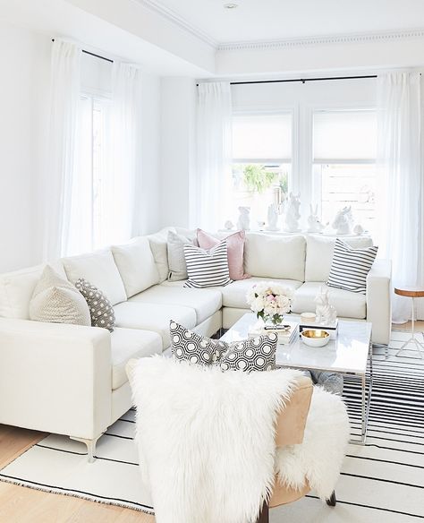 Decor By Tv, Small Living Room Storage, White Sectional Sofa, White Sectional, Velvet Sectional, Living Room Designs Small Spaces, Living Room Living Room, White Living Room, Elegant Living Room