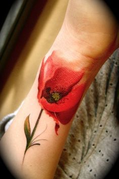 Water color tattoo - beautiful! (Like I said, I love these watercolor tats... Throw in a poppy flower? perfection!) Flower Watercolor Tattoo, Design Tatuaje, Poppy Flower Tattoo, Realistisches Tattoo, Tattoo Samples, Tattoo Trend, Poppies Tattoo, Sick Tattoo, Geniale Tattoos