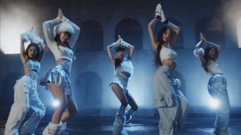 ANTIFRAGILE MV Lesserafim Antifragile Mv, Antifragile Mv, Lesserafim Antifragile, Dance Comp, Black Dahlia, Concert Fits, Pop Dance, Dance Performance, Forever Young