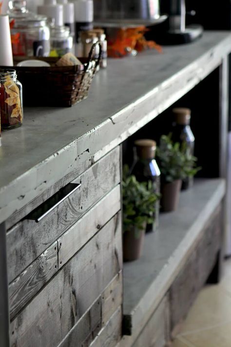 Concreat Counter, Outdoor Concrete Countertops, Concrete Cabinets, Cement Kitchen, New Kitchen Countertops, Kitchen Countertops Ideas, Countertop Diy, Diy Concrete Counter, Countertop Transformations