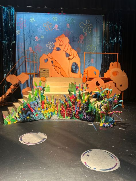 Little Mermaid Jr Set Design, Spongebob Musical Set, Finding Nemo Kids Musical, Spongebob Musical Set Design, Spongebob The Musical Props, Spongebob The Musical Set Design, Spongebob Musical, Spongebob The Musical, Spongebob Costume