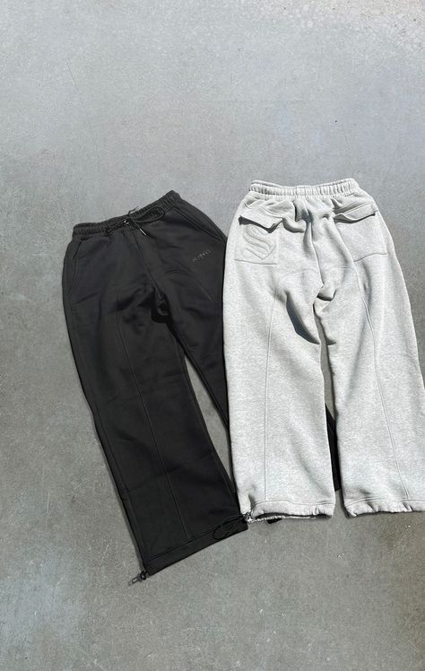 Baggy Joggers, Concept Clothing, Baggy Clothes, Street Fashion Men Streetwear, Clothing Mockup, Cool Outfits For Men, Easy Trendy Outfits, Streetwear Men Outfits, Men Fashion Casual Outfits