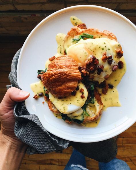 Eggs Benedict on a croissant. Eggs Benny, Croissant Recipe, Dessert Chocolate, Recipe Ground Turkey, Empanada Recipe, Empanadas Recipe, Turkey Recipe, Breakfast Idea, Minneapolis Minnesota