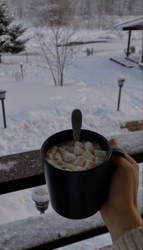 Snow winter cold cocoa drink hot marshmallows sweet Snow In The Night, Like Snow We Fall, Scandi Winter, Pretty Snow, Christmas Instagram Pictures, Back To December, I Smell Snow, Winter Dream, Christmas Winter Wonderland