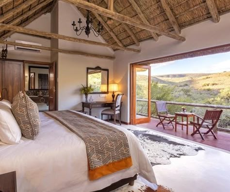 Safari Lodge Bedroom, African Style Home, Container Resort, Safari Lodge Decor, African Home Design, Modern Bahay Kubo, Cottage Resort, Lodge Bedroom, Villa Interiors