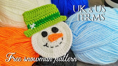 Free crochet snowman applique pattern Crochet Snowman Ornament, Crocheted Santa, Crochet Kindness, Appliques Au Crochet, Xmas Crochet, Ornaments Making, Crochet Applique Patterns Free, Christmas Motifs, Leftover Yarn