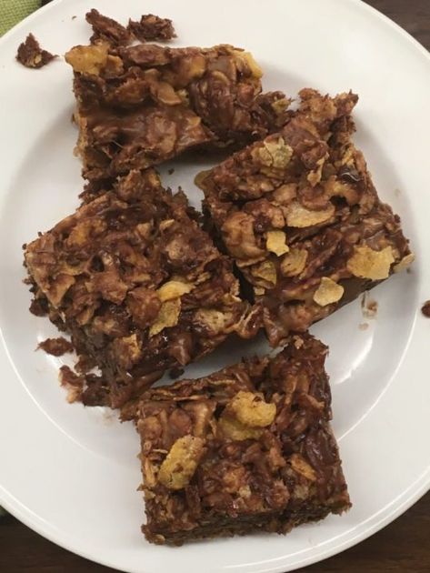 If you love the combination of chocolate and peanut butter, this No Bake Chocolate and Peanut Butter Corn Flake Squares recipe is right up your alley. Butter Corn, Corn Flake, Buttered Corn, Chocolate Balls, Baked Corn, Square Recipes, Chocolate And Peanut Butter, Corn Flakes, Bake Sale