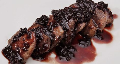 Venison Tenderloin Recipes, Cooking Venison Steaks, Venison Tenderloin, Venison Backstrap, Blackberry Sauce, Deer Recipes, Venison Steak, Blackberry Recipes, Deer Meat Recipes