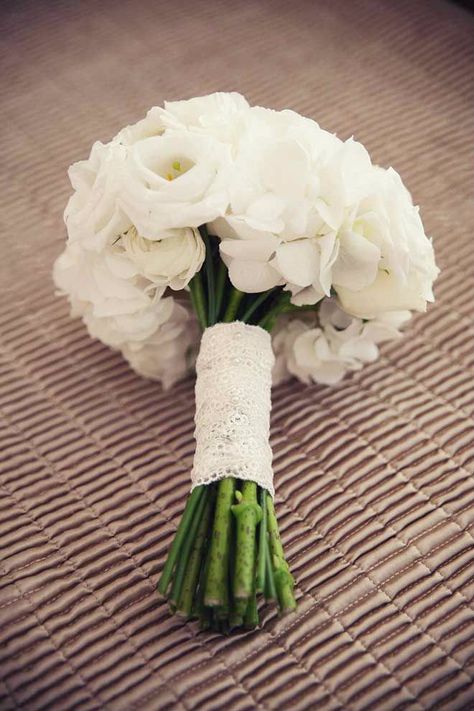 wedding bouquets Wedding Backgrounds, Marriage Astrology, Lovely Wedding Dress, All White Wedding, Wedding Vows Renewal, White Wedding Bouquets, 25th Wedding Anniversary, Bohol, White Bouquet