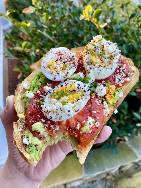 How To Make Avocado Toast (5 Ways) Slice of Jess Toast Toppers, Hard Boiled Egg Recipes, Hard Boiled Egg, Avocado Toast Recipe, How To Make Guacamole, Bagel Seasoning, Organic Eggs, Mashed Avocado, Ripe Avocado