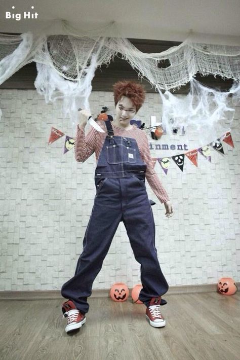 'Chucky Suga'- BTS Halloweem Costume Bts Halloween Costumes, Bts Halloween, Fanart Bts, Bts Dancing, Min Yoongi Bts, Min Suga, Fan Fiction, Bts Members, Film Serie