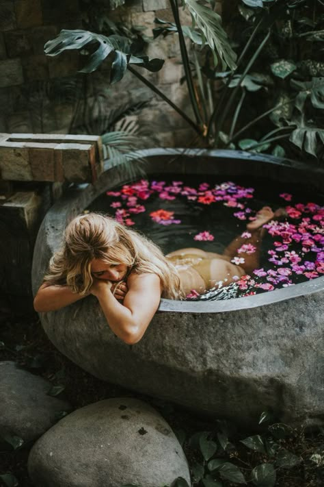 Bathtub Photography, Outdoor Bathtub, Bouidor Photography, Bath Photography, Outdoor Tub, Outdoor Bath, Flower Bath, Apartment Patio, Ideas Patio