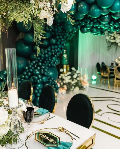 Emerald Green Backdrop With Balloons, Green Gold White Birthday Party, Emerald Green 40th Birthday, Hunter Green Graduation Party, Emerald Green Birthday Decor, Green Gold Birthday Decor, Emerald Green Bridal Shower Ideas, Emerald Green Baby Shower Ideas, Dark Green Birthday Theme