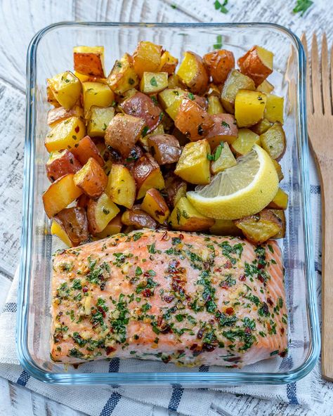 One Sheet-Pan Garlic Butter Salmon + Red Potatoes for Clean Meal Prep! | Clean Food Crush Clean Meal Prep, Garlic Butter Salmon, Plats Healthy, Salmon Red, Butter Salmon, Healthy Lunch Meal Prep, Easy Healthy Meal Prep, Clean Food Crush, Lunch Recipes Healthy