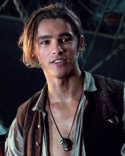 Brenton Thwaites Pirates Caribbean, Pirates Of The Caribbean Norrington, Henry Turner Pirates Of The Caribbean, Will Turner Pirates Of The Caribbean, Halloween Character Ideas, Henry Turner, Pirate Stuff, Brenton Thwaites, Jim Hawkins