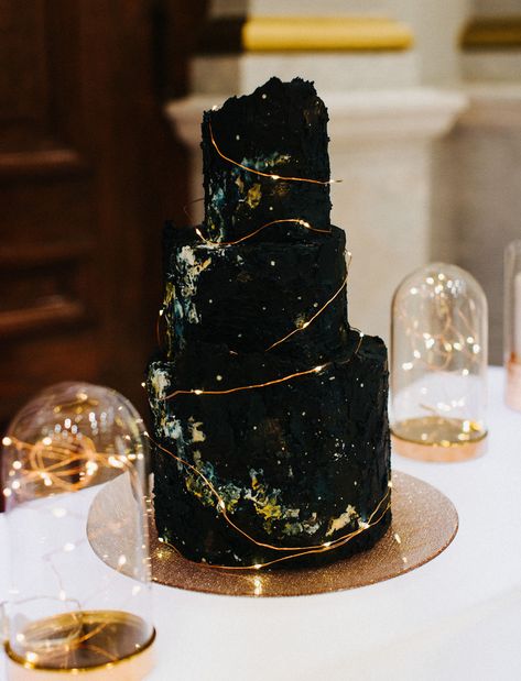 Black wedding cakes are the new…well, black! We think the black cake trend is not only unexpectedly classy, but chic and inventive. Wedding Cake Crystal, Glass Wedding Cake Toppers, Wedding Cake Stars And Moon, Unique Wedding Dresses Different Colour, Black Green Wedding Dress, Weird Wedding Cakes, Dark Wedding Inspiration, Celestial Gothic Wedding, Sun And Moon Wedding Cake