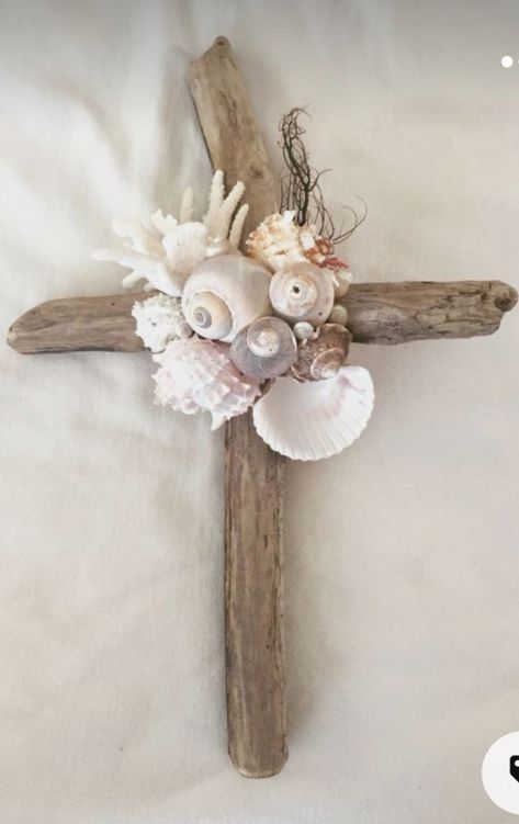 Cross With Shells, Crafts With Conch Shells, Sea Shell Cross, Driftwood Cross, What To Do With Seashells, Shell Projects, Things To Make With Shells, Seashell Ornaments Diy, Shell Animals