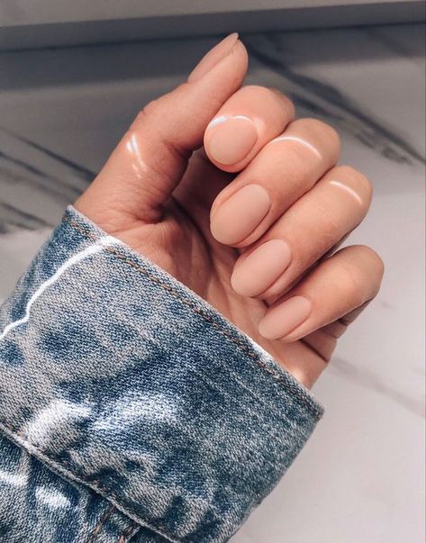 17 Trendy Round Nail Ideas for Fall 2023 Oval Nails By Skin Tone Range, Neutral Oval Nails Short, Nude Oval Nails Short, Neutral Nails Round Shape, Short Round Matte Nails, Shirt Oval Nails, Beige Oval Nails, Oval Matte Nails, Natural Matte Nails