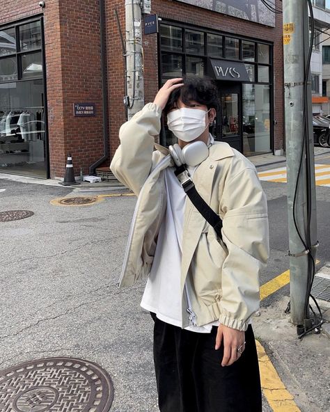 Boy With Headphones Aesthetic, Headphone Outfit, Boys Aesthetic Outfits, Dark Tunnel, Mens Grunge, Korean Street Fashion Men, Asian Guy, Acubi Fashion, Fashion Coquette