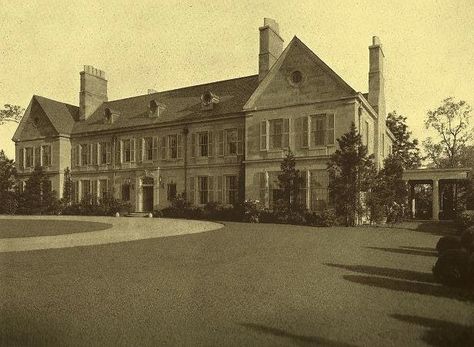 Poplar Hill', the Frederic B. Pratt estate designed by Charles A. Platt between 1917-1924 in Glen Cove as seen in 1927. Glen Cove, French Classic, Roaring 20's, American Architecture, Castle House, Gilded Age, Historic Homes, Architecture Building, Gold Coast