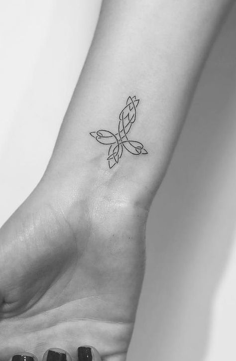 Celtic Tattoo For Women Irish, Small Tattoo On Wrist, Irish Cross Tattoo, Small Irish Tattoos, Small Celtic Tattoos, Welsh Tattoo, Gaelic Tattoo, Celtic Cross Tattoo, Celtic Tattoo For Women