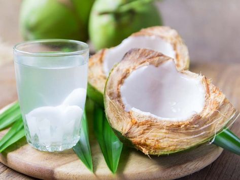 Health Benefits Of Coconut Water Coconut Water Recipes, Coconut Water Benefits, Coco Oil, Diy Coconut, Cucumber Water, Air Kelapa, Water Benefits, Coconut Health Benefits, Fiber Rich Foods