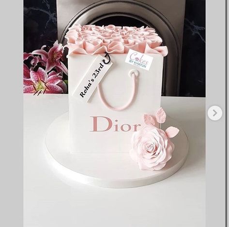 Chanel Cake, Cake Happy Birthday, Sweet 16 Birthday Cake, Beautiful Cake Designs, Elegant Birthday Cakes, 16 Birthday Cake, Pink Birthday Cakes, Adult Birthday Cakes, 18th Birthday Cake