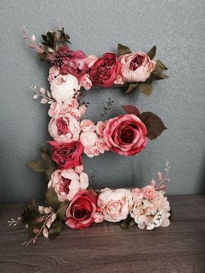 Floral letter, DIY, E, peony, rose Floral Letters Diy, Flower Letters Diy, Letter Diy, Deco Champetre, Diy Letters, Diy Bricolage, Peony Rose, Boho Nursery Decor, Flower Letters