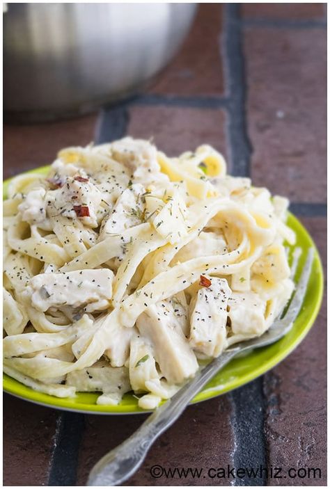 One Pot Healthy Fettuccine Alfredo Recipe 2 Healthy Fettuccine, Healthy Potluck Recipes, Healthy Fettuccine Alfredo, Healthy Potluck, Crockpot Chicken Alfredo, Fettuccine Alfredo Recipe, Chicken Fettuccine, Fettuccine Alfredo Recipes, Diy Easy Recipes