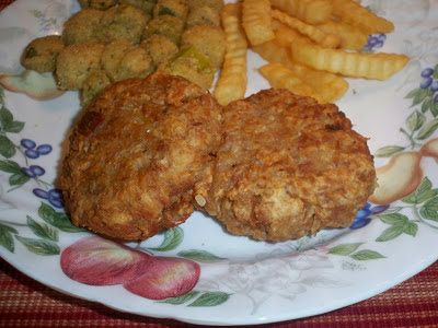 Gramma's in the kitchen: Salmon/Tuna Patties Patti Labelle Recipes, Fresh Salmon Patties, Dill Sauce Recipe, Best Salmon Patties, Canned Salmon Patties, Healthy Tuna Recipes, Tuna Fish Cakes, Tuna Patties Recipes, Tuna Patties