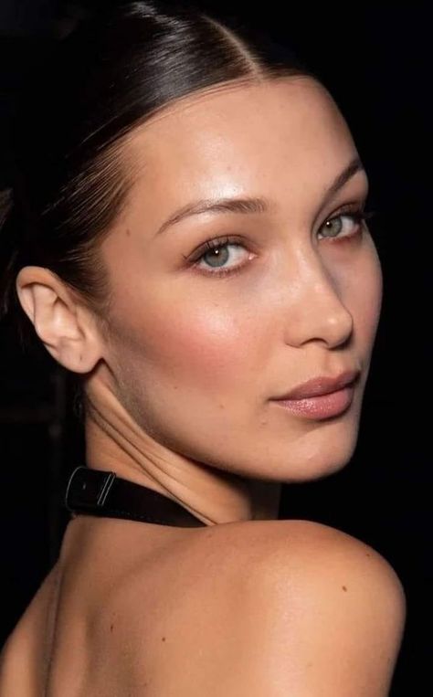 Bella Hadid | She has a beautiful face 💋💜🌙🦋 | Facebook Bella Hadid Young Face, Bella Hadid Face, Barbie Nose, Blown Out Hair, Bella Hadid Makeup, Bronzed Makeup, Mascara Eyelashes, Bela Hadid, Bella Hadid Aesthetic