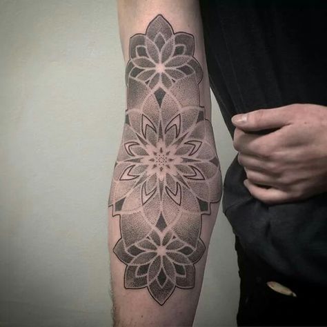 Inner Elbow Tattoo, Inner Elbow Tattoos, Beautiful Spine Tattoos, Dotwork Tattoo Mandala, Geometric Tattoo Sleeve Designs, Dotwork Mandala, Spine Tattoo Ideas, Mandala Tattoo Sleeve, Paris Tattoo