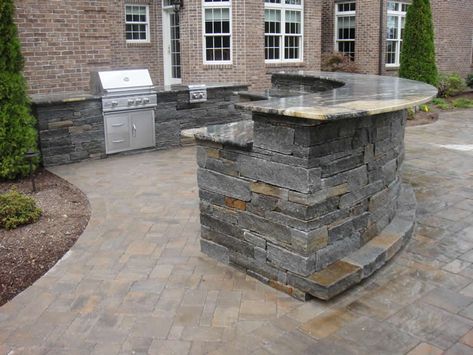 Outdoor Bar Ideas, Outdoor Kitchen Countertops, Outdoor Kitchen Bars, Grill Area, Outdoor Kitchen Appliances, Outdoor Kitchen Design Layout, Backyard Kitchen, Kitchen Designs Layout, Kitchen Counters