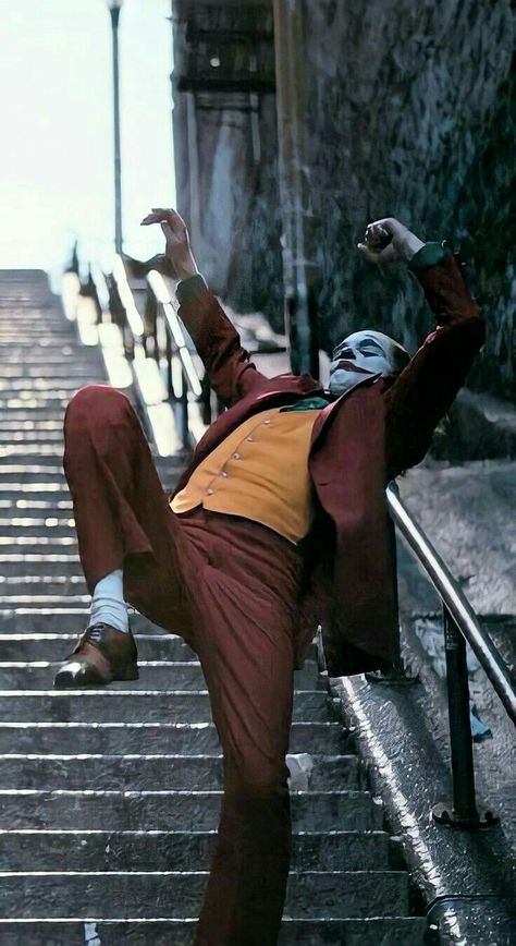 Joker Joaquin, Joker Film, Maroon Suit, Joker 2019, Joker Pics, Womens Biker Jacket, Arte Dc Comics, Joaquin Phoenix, كريستيانو رونالدو