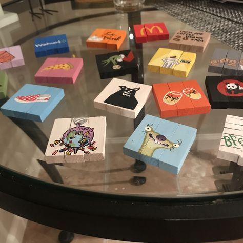 Painting On Jenga Blocks, Wooden Block Painting Ideas, Custom Jenga Blocks, Things To Do With Jenga Blocks, Jenga Art Ideas, Jenga Block Keychain Ideas, Jenga Diy Crafts, Painting Jenga Blocks, Diy With Jenga Blocks