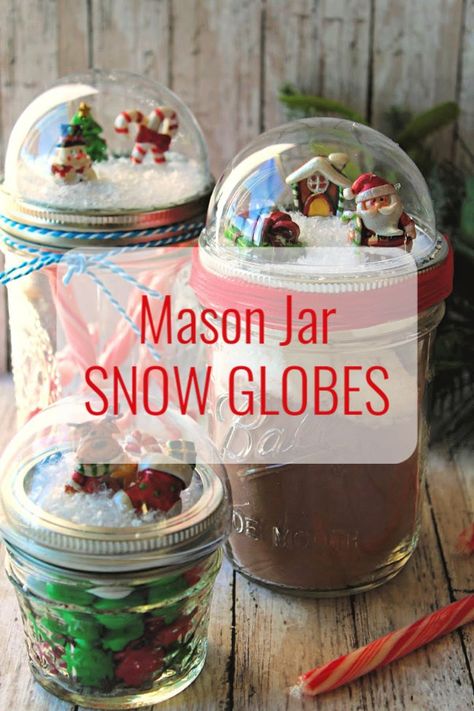 Mason Jar Snow Globes- make cute gifts for others with hands on fun. Great craft for kids Jar Snow Globes, Snow Diy, Jar Toppers, Mason Jar Christmas Crafts, Christmas Mason Jars Diy, Mason Jar Christmas Gifts, Snow Globe Crafts, Jars Snow, Jul Diy