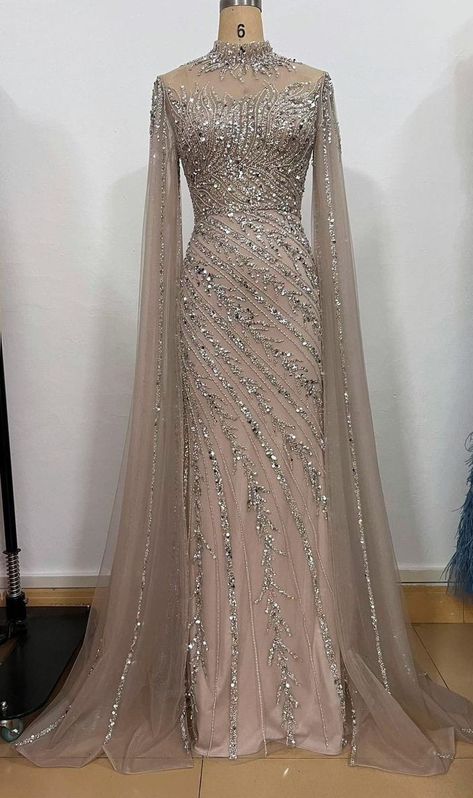 Hijabi Dresses Soiree, Hijabi Soiree, European Winter Fashion, Dress Pengantin, Fall Maxi Skirt Outfits, Fall Maxi Skirt, Spirit Jeans, European Winter, Kebaya Wedding