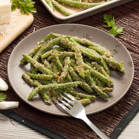 Quick Parmesan Garlic Frozen Roasted Green Beans Recipe Carrot Cake Mug Cake, Roasted Frozen Green Beans, Seasoned Green Beans, Parmesan Green Beans, Almond Butter Recipes, Green Beans Recipe, Steamed Green Beans, Loaded Sweet Potato, Garlic Green Beans