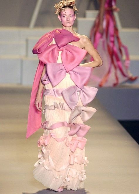 Viktor And Rolf, Victor And Rolf, Mode Rose, Textil Design, Viktor Rolf, Viktor & Rolf, Looks Style, Mode Inspiration, Fesyen Wanita