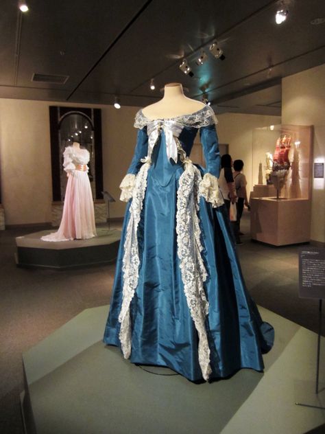 Old Ball Gowns, 1770s Dress, 1780s Dress, 1700 Dress, 1780s Fashion, Georgian Fashion, English Clothes, Baroque And Rococo, 1700 Fashion