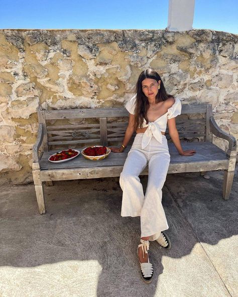 6 French Girl Summer Outfits I Saw In The South Of France | Who What Wear UK 5 De Mayo Outfit Ideas, Cinco De Mayo Party Outfit, Cinco De Mayo Outfit Women, French Girl Summer, Simple Swimsuit, France Outfits, Outfit Ideas Casual, 5 De Mayo, Effortless Outfit