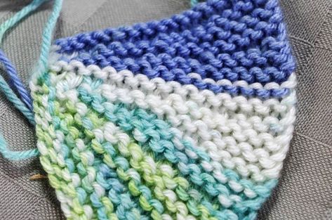 A slice of pie? No, just a few garter stitch short rows, making up a quarter of a circle. Knit A Circle, Knitting Essentials, Slice Of Pie, Loom Knitting Patterns, Universal Yarn, Purl Stitch, Red Heart Yarn, Fair Isle Knitting, Knit Stitch Patterns