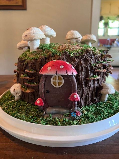 Fairy Mushroom Birthday Cake, Mushroom House Cake, Mushroom Theme Birthday Party, Mushroom Gingerbread House, Mushroom Theme Cake, Mushroom Gender Reveal, Mushroom Party Ideas, Mushroom Cake Ideas, Mushroom Theme Party